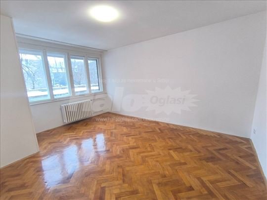 Izdajem dvosoban stan na Lesnini, Zrenjanin