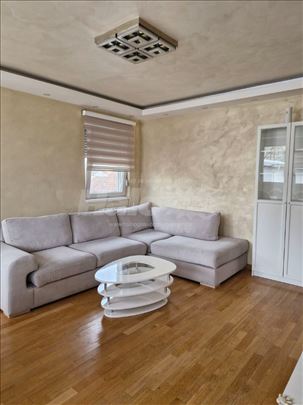 Izdavanje lux opremljenog trosobnog stana