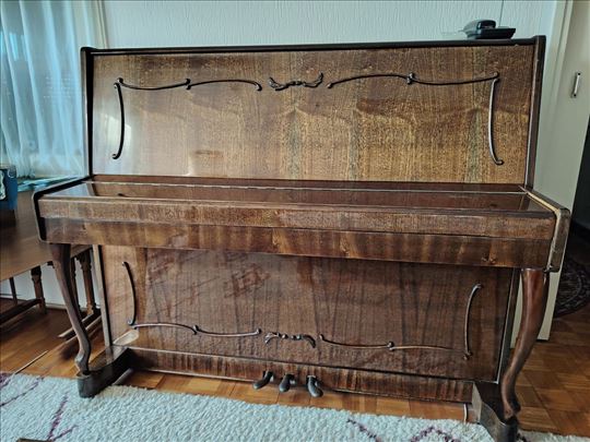 Klavir pianino Zaria 