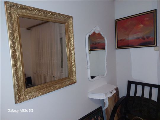 Konzola sa ogledalom