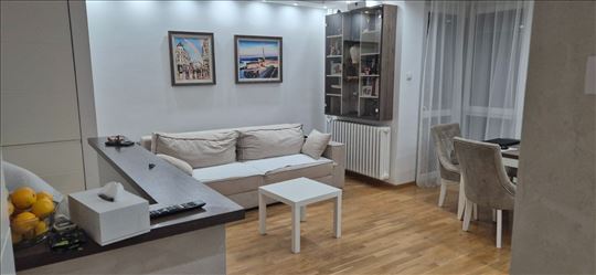 Zvezdara Lipov lad 64m² renoviran parking mesto