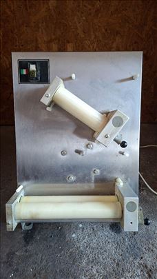 Masina za razvlacenje testa 