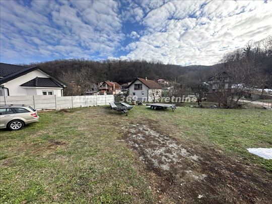 Novi Sad, Ledinci, Plac Na OdliČnoj Lokaciji