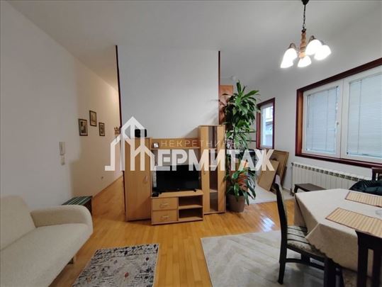 Pet friendly u srcu Zemuna, 45m2 | parking