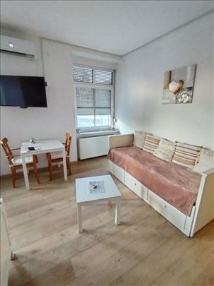 TOP,Savska,SA RAČUNIMA,parking, 1soba,namešten 