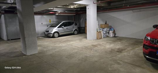 Uknjižena garaža na Vračaru