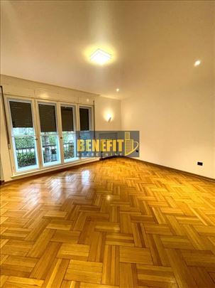 Za izdavanje fenomenalan petosoban stan na  Dedinj