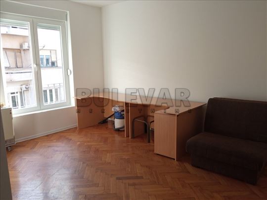 Izdaje se dvosoban stan u centru grada 44m2 kao po