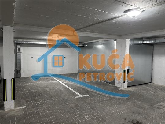 Izdaje se parking mesto u podzemnoj garaži, 11m2
