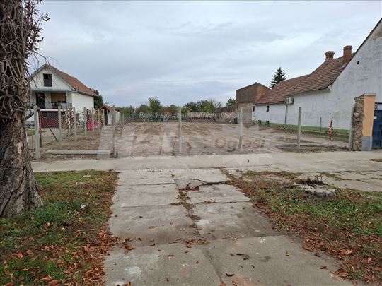 Izdaje se PLAC u Kikindi, ulica Miloša Velikog 55