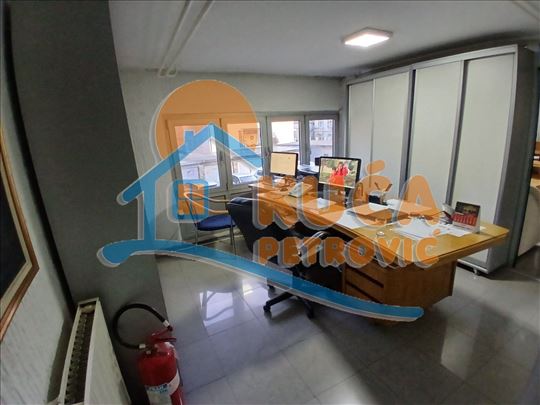 Izdaje se poslovni prostor, 70m2