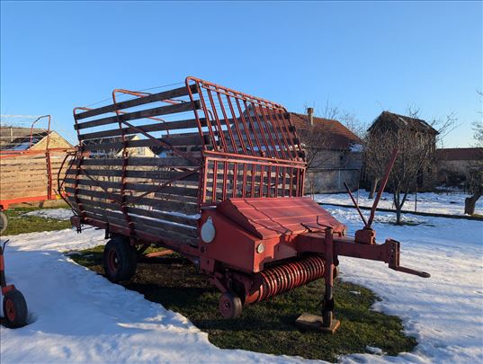 SIP Pionir 17 - Samoutovarna Prikolica za Seno