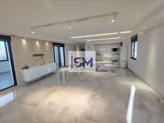 Višnjica, stan 280m2 + 3 parking mesta