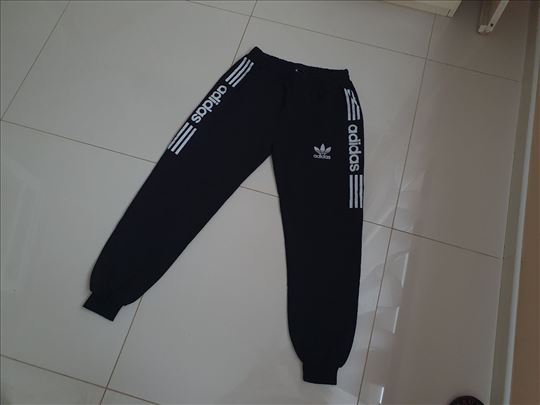 Adidas donji deo trenerke L NOVO!