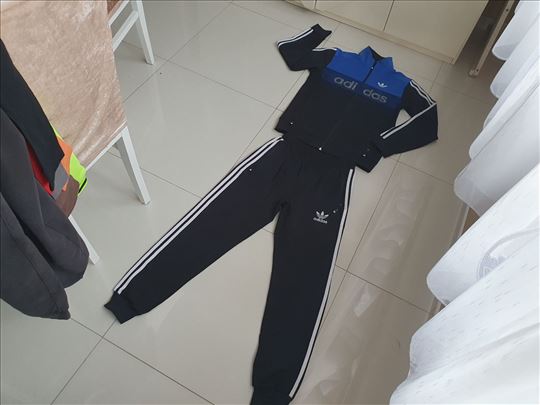 Adidas trenerka Plava XL velicina Novo!