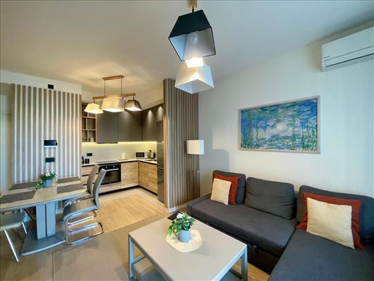 Beograd na vodi,Simfonija 1,2.0,LUX,Useljiv