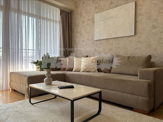 BW vista Lux namesten stan sa garaznim mestom