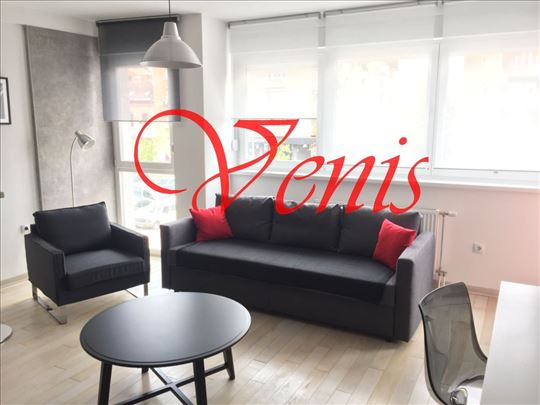 CENTAR ul Trg Republike 45 m2 - 500 Evra - LUX