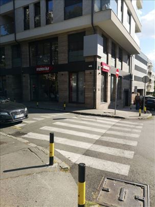 Čuburski park NOV lokal, 2 nivoa sa izlogom i gar.