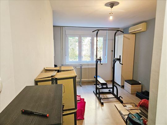 Dunavski kej - dvoiposoban parking