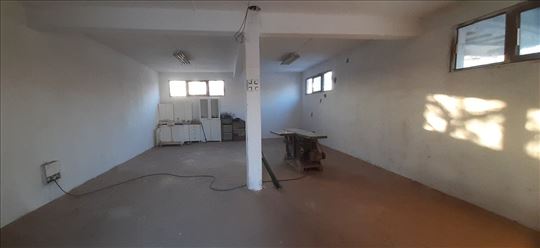 Izdavanje magacina, 70m2, Borča, Put za Ovču