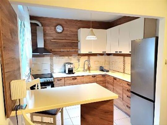 Komforan, trosoban i renoviran stan,Lekino brdo