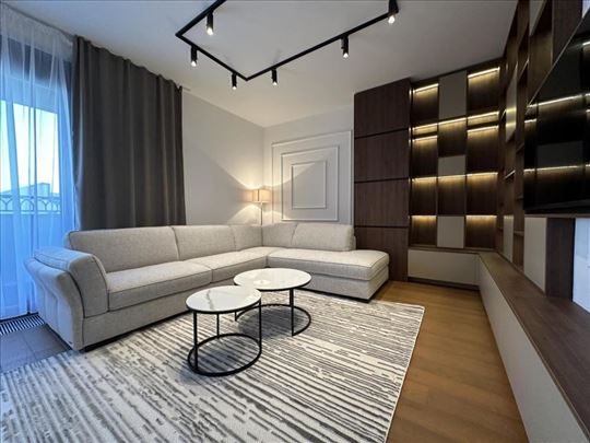 Luksuzni penthouse odmah useljiva sa parking mesto