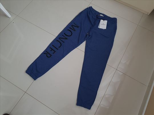 Moncler donji deo trenerke L velina Novo!