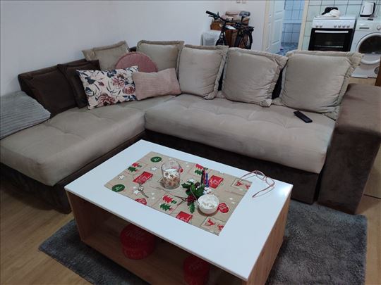 NA PRODAJU OCUVANA UGAONA NEDAVNO KUPLJENA