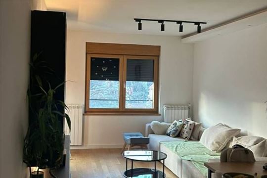 Namešten 3.0 stan u Zemunu, sa garažom, 70m2