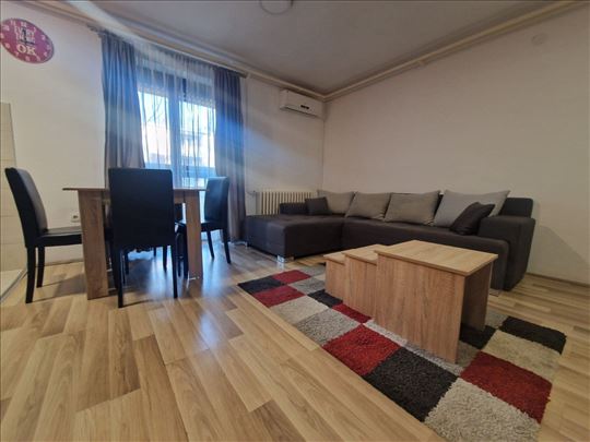 Nameštena garsonjera, može kredit za mlade!