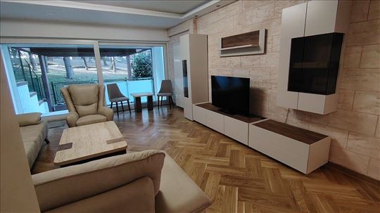 Renoviran i opremljen stan, Dedinje