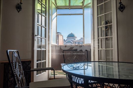 Stan je na Slaviji sa pogledom na Hram Svetog Save