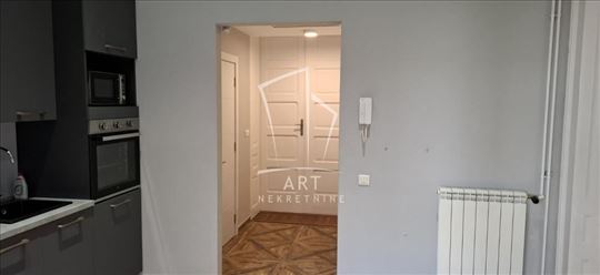 Trg Republike, prazan stan salonac ID#13598