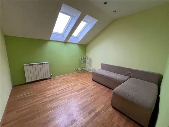 Uknjižen trosoban stan – Centar Stare Pazove