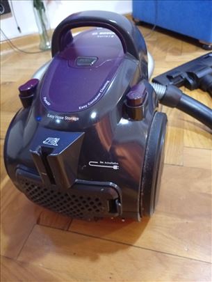 Usisivač BOSCH bez kese kompletan 