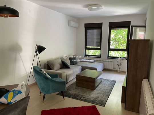 Dvosoban lux stan sa garazom,novogradnja