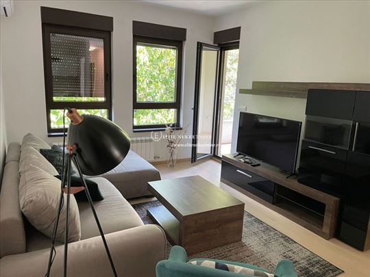 Dvosoban lux stan sa garazom,novogradnja