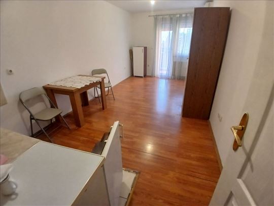 Dvosoban,odmah useljiv!!!