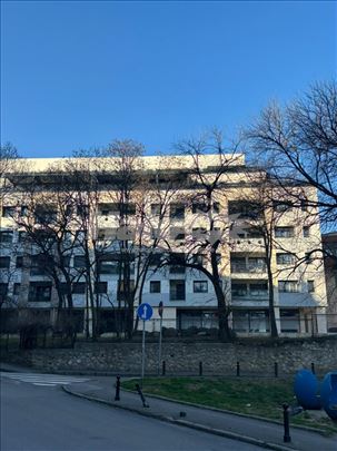 Garažno mesto na odličnoj lokaciji na Vračaru