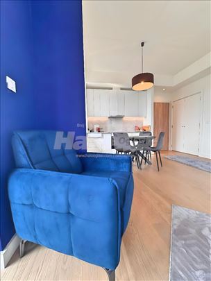 Izdajem stanove sa dve spavace sobe