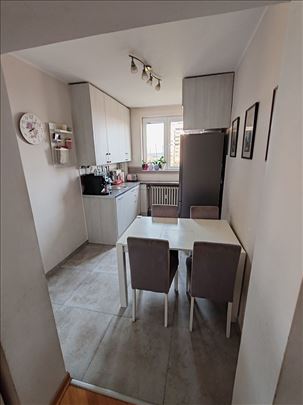 Karaburma, 55m2, uknjižen, renoviran, sa liftom