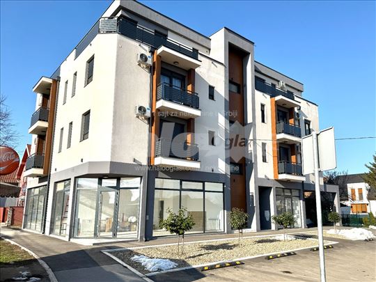 Lokal - glavna ulica Surčin 50+50m2