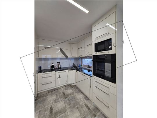 Lux trosoban stan u novogradnji 133 m²