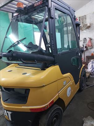 Prodajem Caterpillar viljuskar