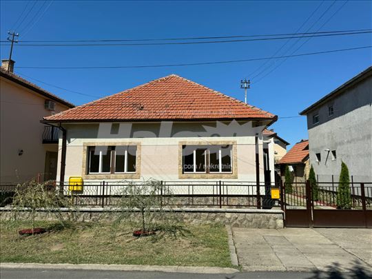 Renovirana  kuća sa dodatnim stambenim jedinicama