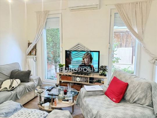 Retka prilika - odličan stan dvorištem u Borči