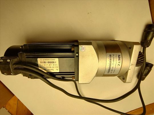Servo motor sa reduktorom
