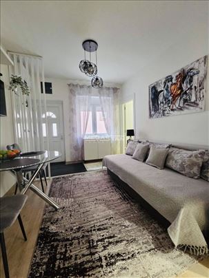 Sređen, sa računima, Cvetkova pijaca