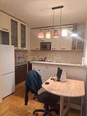 Stan,Novi Sad,Bulevar Oslobođenja,kv: 51.00, € 145